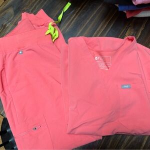 Figs Hot Coral Scrub Set